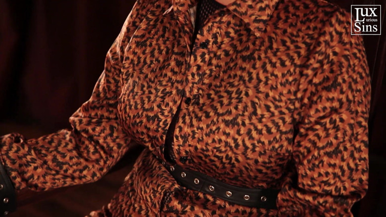LUXurious Sins: Amarrada e excitada na cadeira