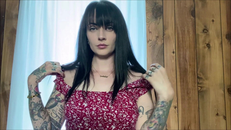 Miss Morticia: Red Daisy Deep