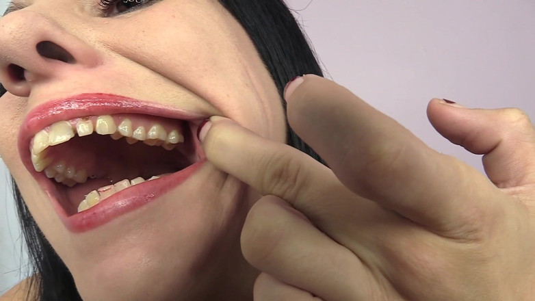 Quinn brooks: Bianca's Mouth Exploration- Mov