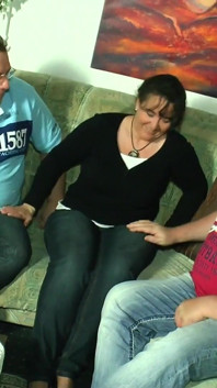 Trio con puttane sexy che si godono come un matto in pov - 1