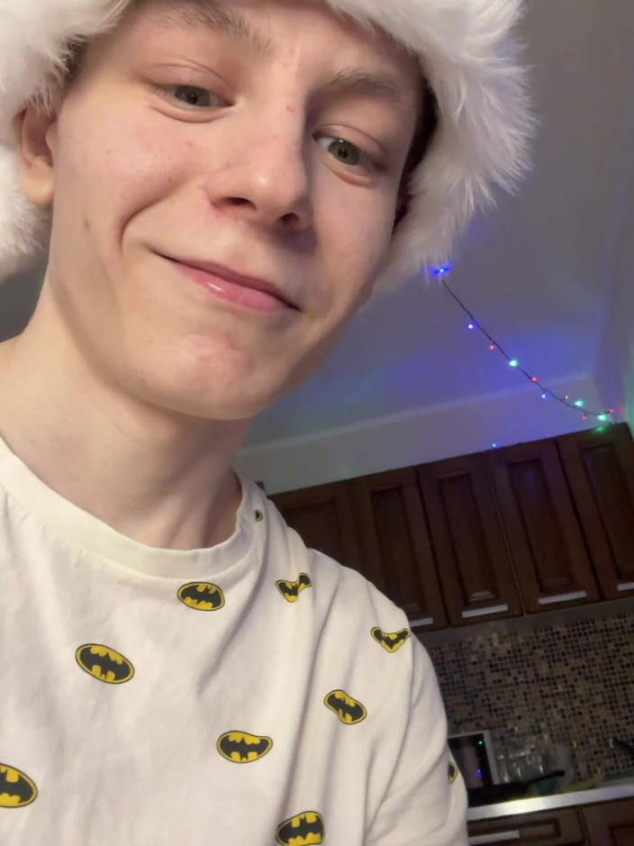 Morflot24: Buổi solo nghịch ngợm làm ngập abs twink với tinh