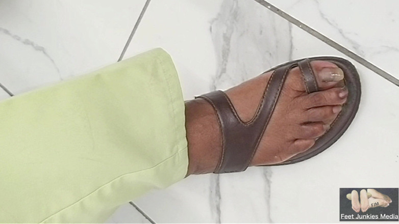 Foot Patrol: Asistenta Jasmine Doe's Afterwork Hot Stinky Feet N nud de...
