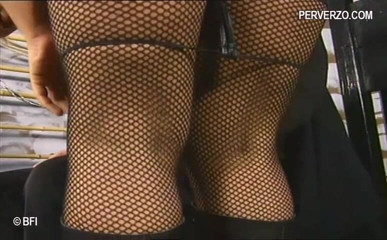 Hardcore slave sex: Німецька мамка отримує екстремальне шмагання