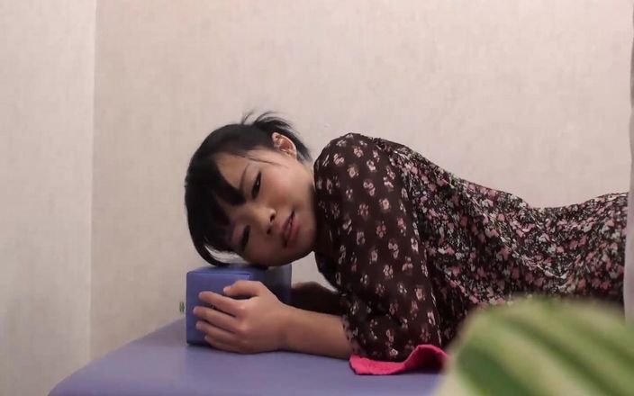 Vulture: Masseuse benutzt ihre finger, um diesen frauen ultimativen komfort und...