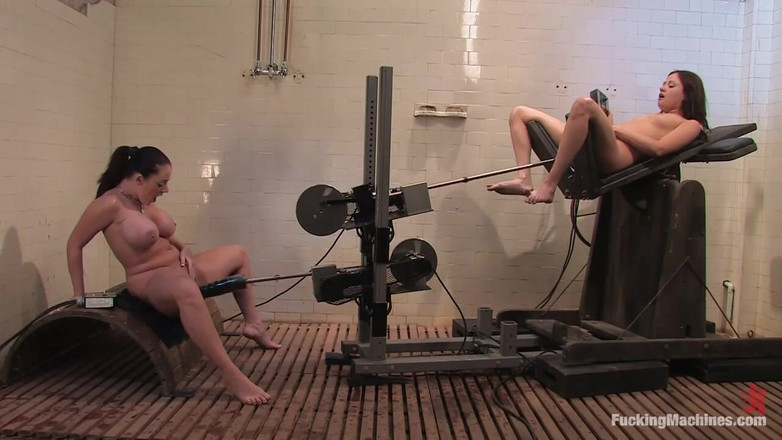 Fucking Machines by Kink: Sindee Jennings y Sophie Dee - chorros y chorros