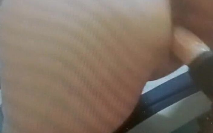 Bellaboo: La macchina del sesso mi scopa la figa stretta. Bella...