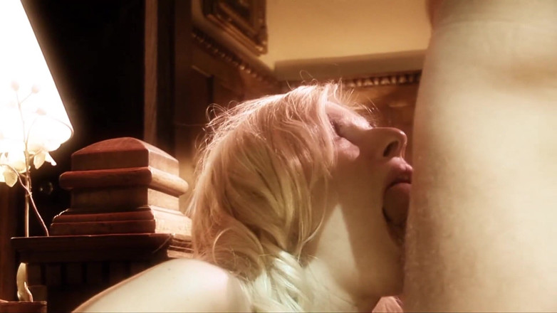Dirty fantasy: Loira madrasta parece tão bem como ela está de quatro...