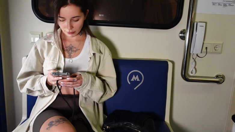 Ghomestory: Kouření a sex v moskevském metru! Šťavnatá holka!