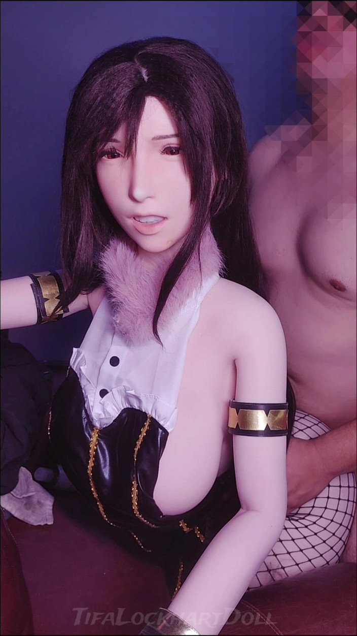 Tifa Lockhart Doll: V Honey Bee Inn jsou místa omezena pro ty nejštědřejší...