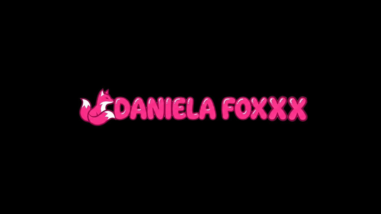 danielafoxxx: Hij helpt me met zijn vingers totdat ik klaarkom