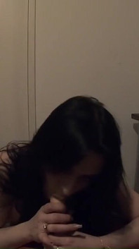 Dostane nálož mrdky na nafouklé bundě a skvělý orgasmus ve plavání