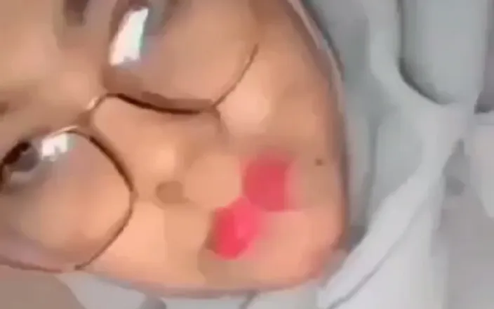 Jilbab69: 自然な巨乳のヒジャブが彼女のオマンコに差し込まれる