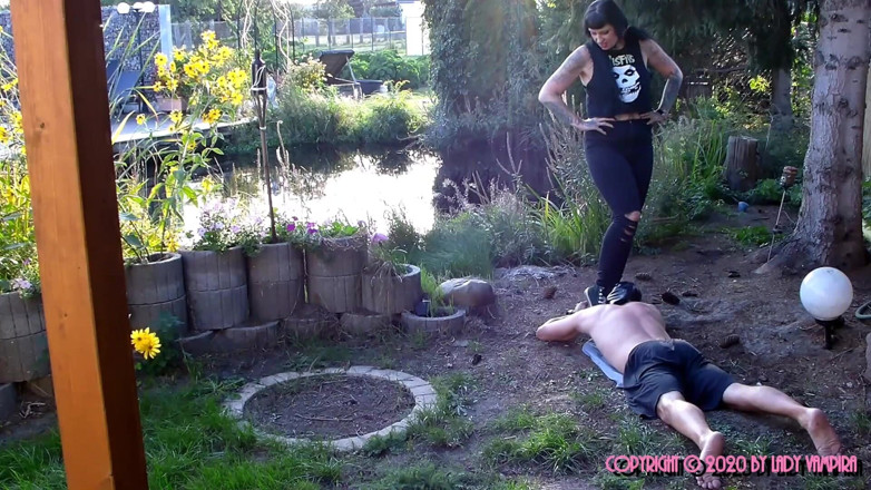 Domina Lady Vampira - SM Studio Femdom Empire: Wenn das tätowierte mädchen von nebenan ... 1/3