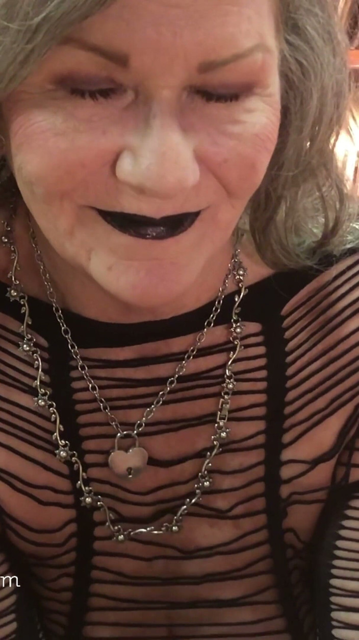 MaXXXimumMilf: Black Lipstick Blowjob! CIM Show Swallow! Maxxximummilf