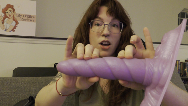 Lily O'Riley: NSFW herziening van het mystieke accessoire van motorbunny