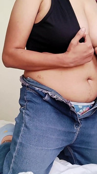 Adik tiri ditangkap dalam sembang video dan mengongkek pantat besarnya