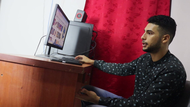 Perlahot69: Üvey erkek kardeşim benimle röportaj yapıyor ve sonra beni çok iyi...