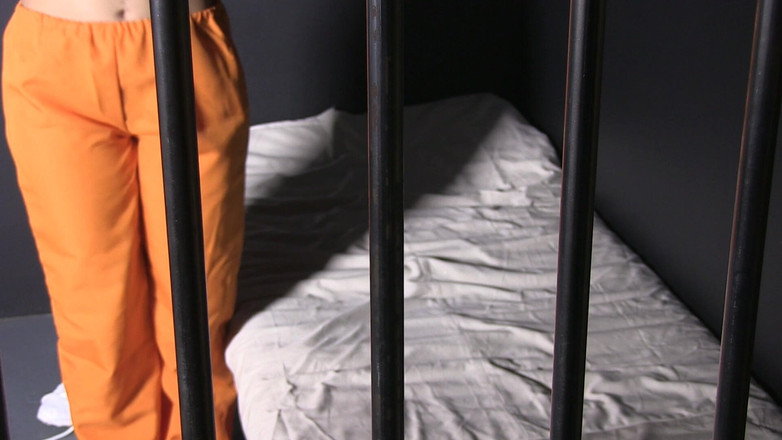 Lacey Starr productions: Il detenuto umiliato per spogliarsi e masturbarsi