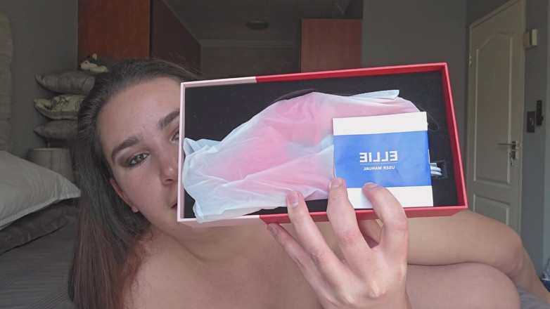 domslutfucker: Ho orgasmato due volte con l'incredibile vibratore mooligirl lingua Ellie...