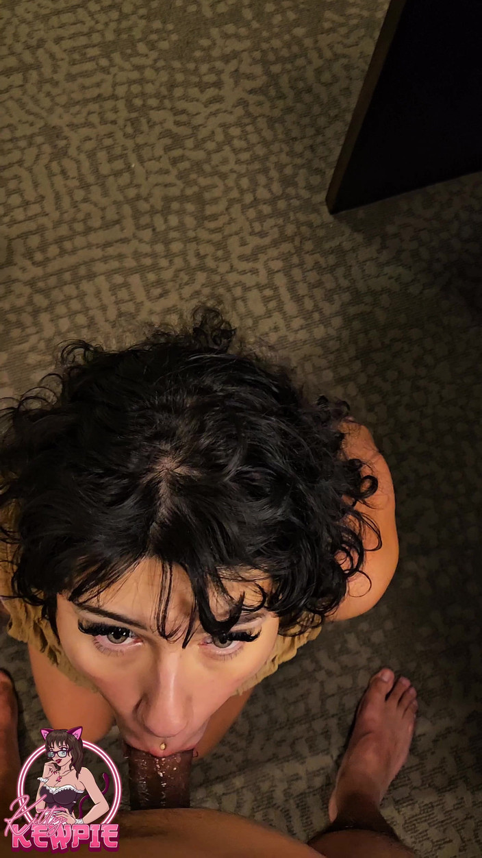 Kitty Kewpie Korner: Bir hayranıyla sikiş Eylül