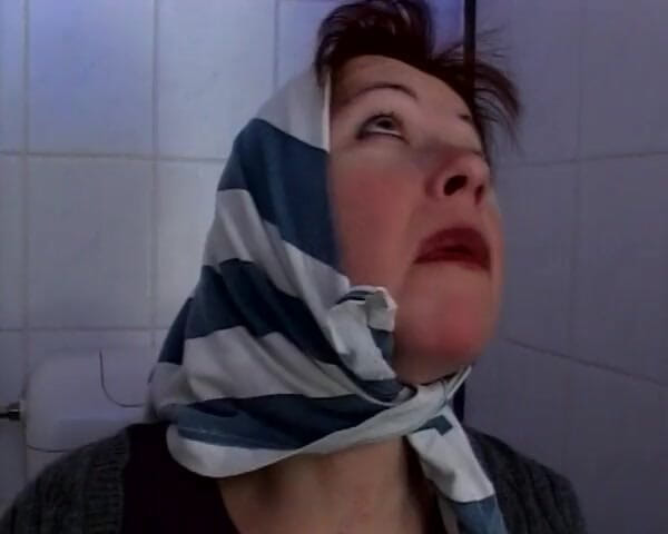 Piss Lover: Everyone Pees at the Same Time - She Bathes in It