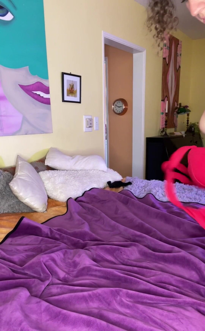 VibeWithMommy: Boşanmış orta yaşlı seksi kadın anal seks yapıyor! Yeni boşanmış...