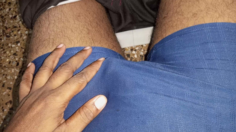 Fucking my wife: Zakar India saya melancap dengan bibir bercium