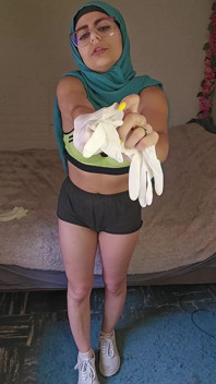 Smelling Everything with Sweaty Stepmommy and Wet Gloves Mia Niqab