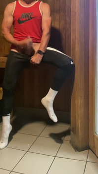Dilf jockdad87 yine saunada sikiliyor!
