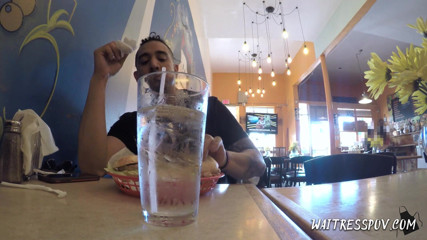 Waitress POV: Cameriera POV - Khloe Kapri