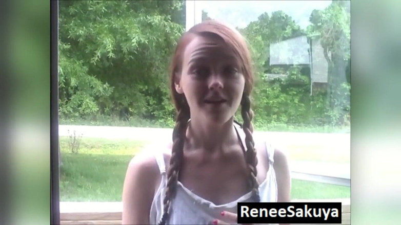 Renee Sakuya: Una studentessa del college ti sorprende a masturbarti con le...