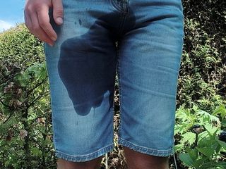 Legging wetting boy: Oj, jag gjorde det igen