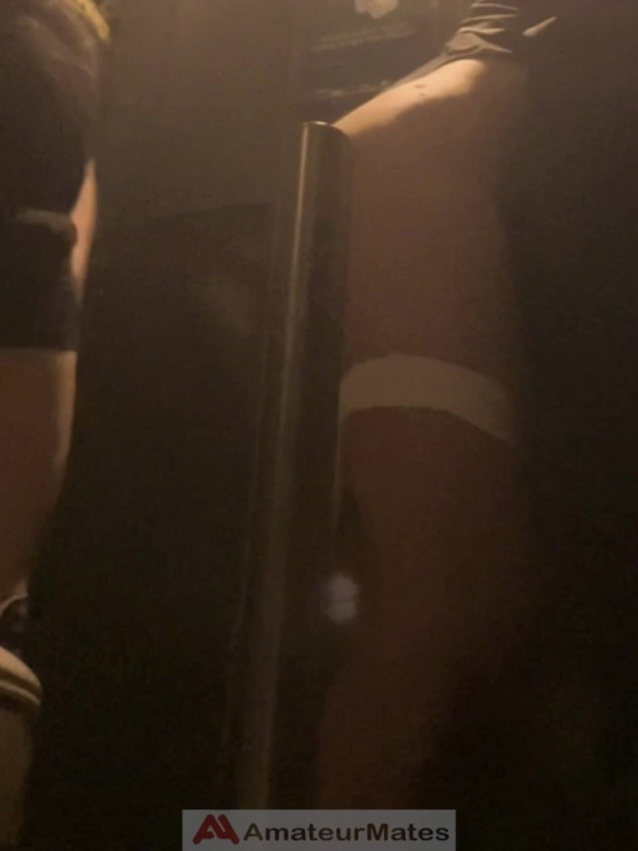 AmateurMates: Jules era in un club e ha detto a questo...