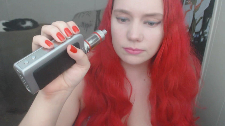 Scarlet Vixen: Öksürme fetişi - vape öksürüyor