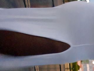 Lingeriemanx69: Gaun putih dan jalan-jalan