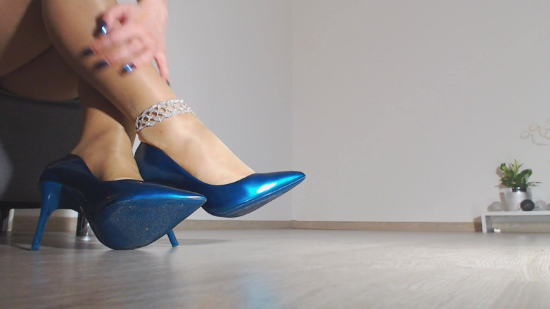 LegsOnHeels: Moje modré boty na mých sexy nohou v punčochách