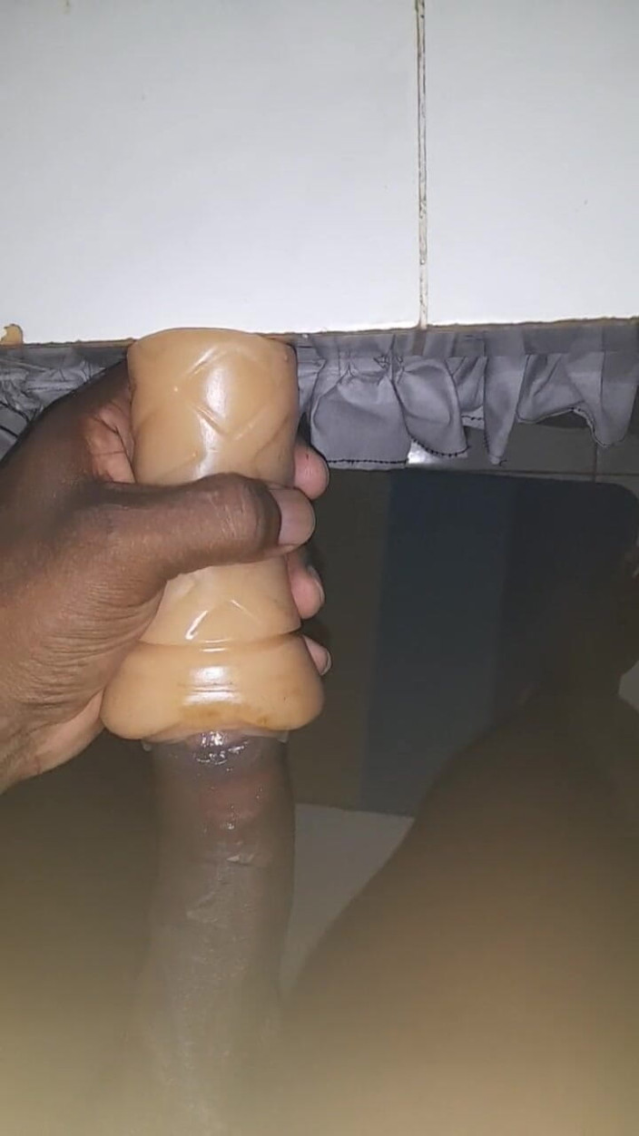 Black guy: Jerking off S7 E6