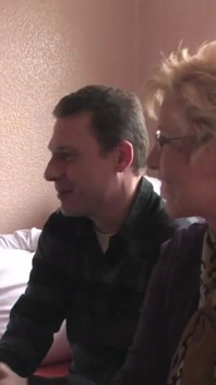 Une orgie mature devient excitante à regarder