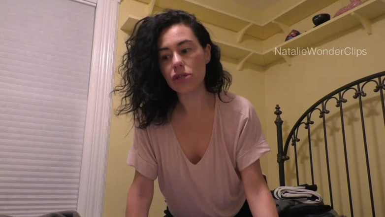 Natalie Wonder: Saat kau sedang beristirahat ibu tiri sedang membangunkan kontolmu