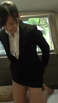 A Bright Smile Behind the Recruit Suit. an Elegant Beauty Reveals Her Secret Side -part.1