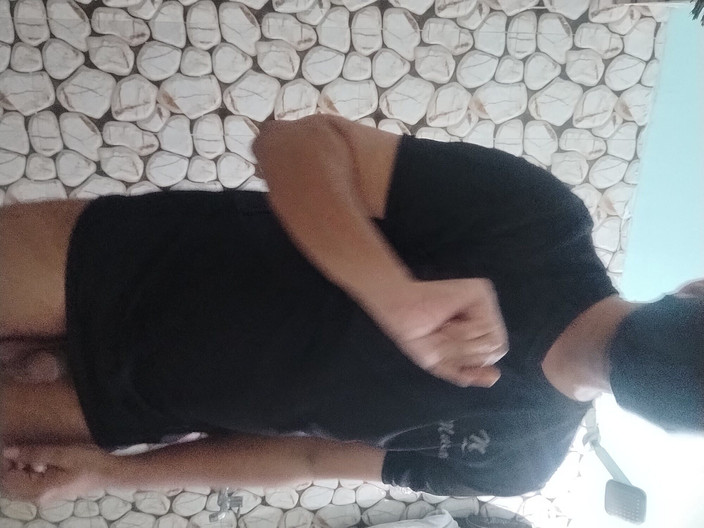 Ronit: Indiano jovem garoto esperto tomando banho no banheiro, garoto indiano...