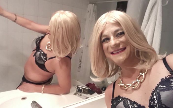 HectorChile1969: Crossdresser fernanda gomez 穿着娇小内衣的金发女郎