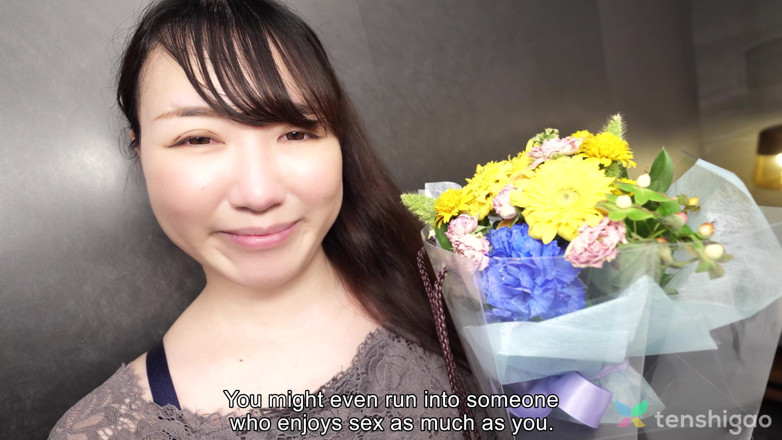 Tenshigao: Grandes tetas grandes en esta ama de casa infiel - Tomoko