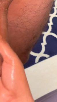 Mia moglie ha fatto un massaggio con olio di cocco sul mio cazzo assonuto