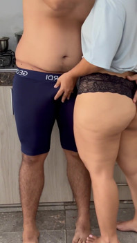 Hermosa Hermanastra De Traje Corto Es Follada Y Llenada De Leche