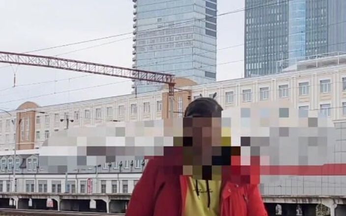 Wanker forever: Masturbare publică riscantă foarte sexy. Labă mea pe platforma feroviară