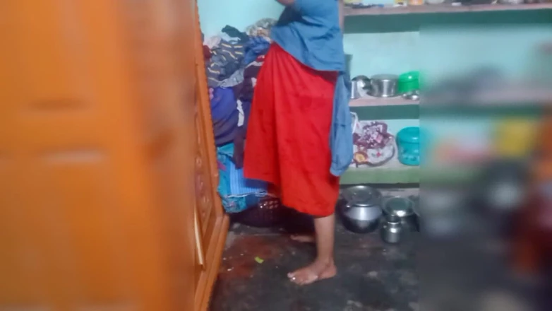 Priyanka314: Tamil Beauty Girl Bathing Change Dress