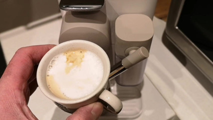 Cicci77: Cicci77とペドロは最後の射精を収集し、精子コーヒーを準備します!