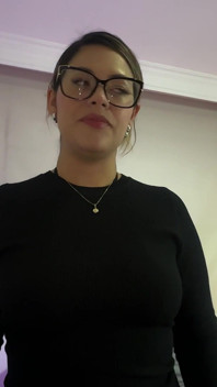 O Fut Pe Mama Sexy a Vecinului Ei Și Pe Fiica Ei Vitregă