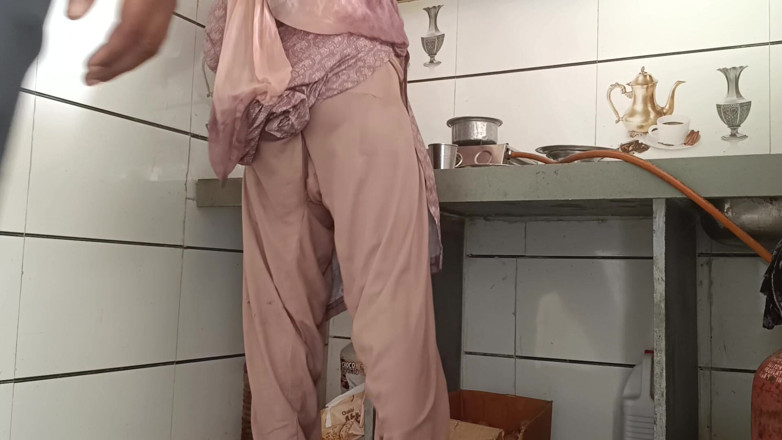 Bhabhi UP: Yenge ji ile mutfakta eğlence